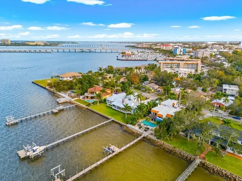 213 N 18th Street W Bradenton FL 34205