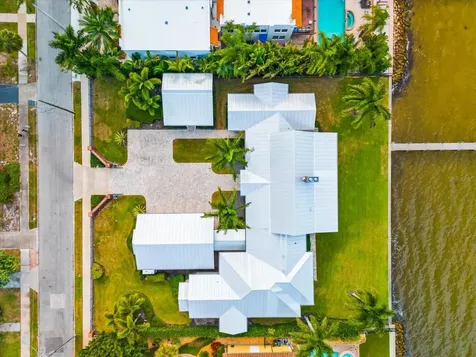 213 N 18th Street W Bradenton FL 34205