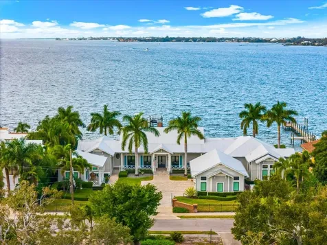213 N 18th Street W Bradenton FL 34205