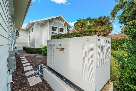 213 N 18th Street W Bradenton FL 34205
