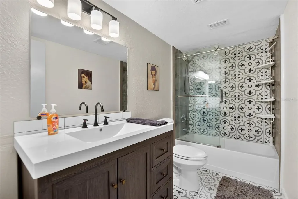 1009 Lenna Avenue Seffner FL 33584