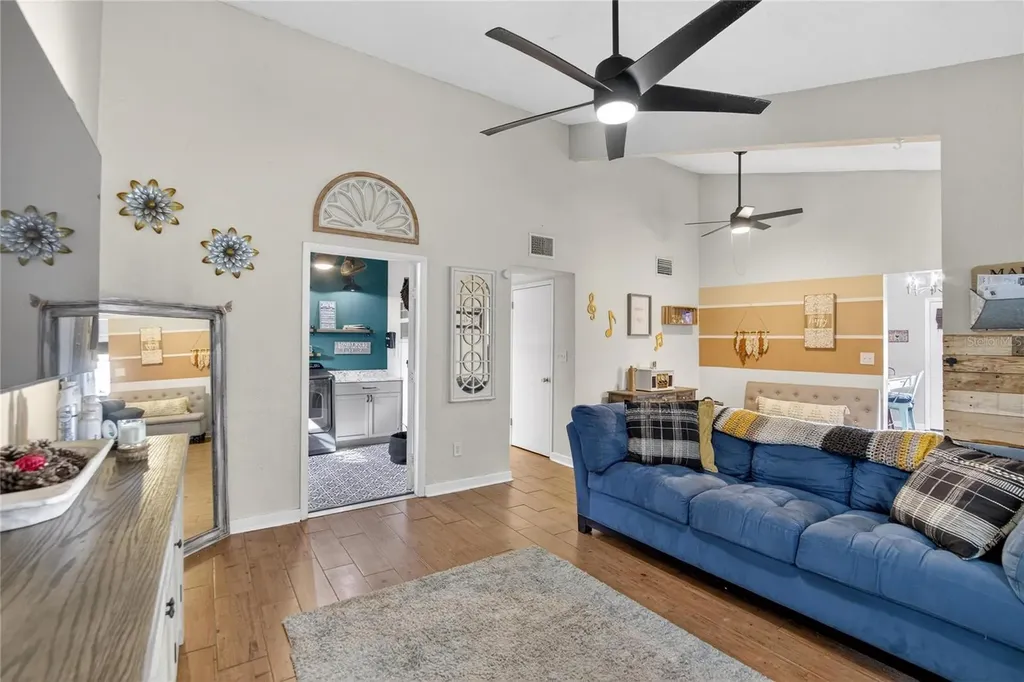 1009 Lenna Avenue Seffner FL 33584