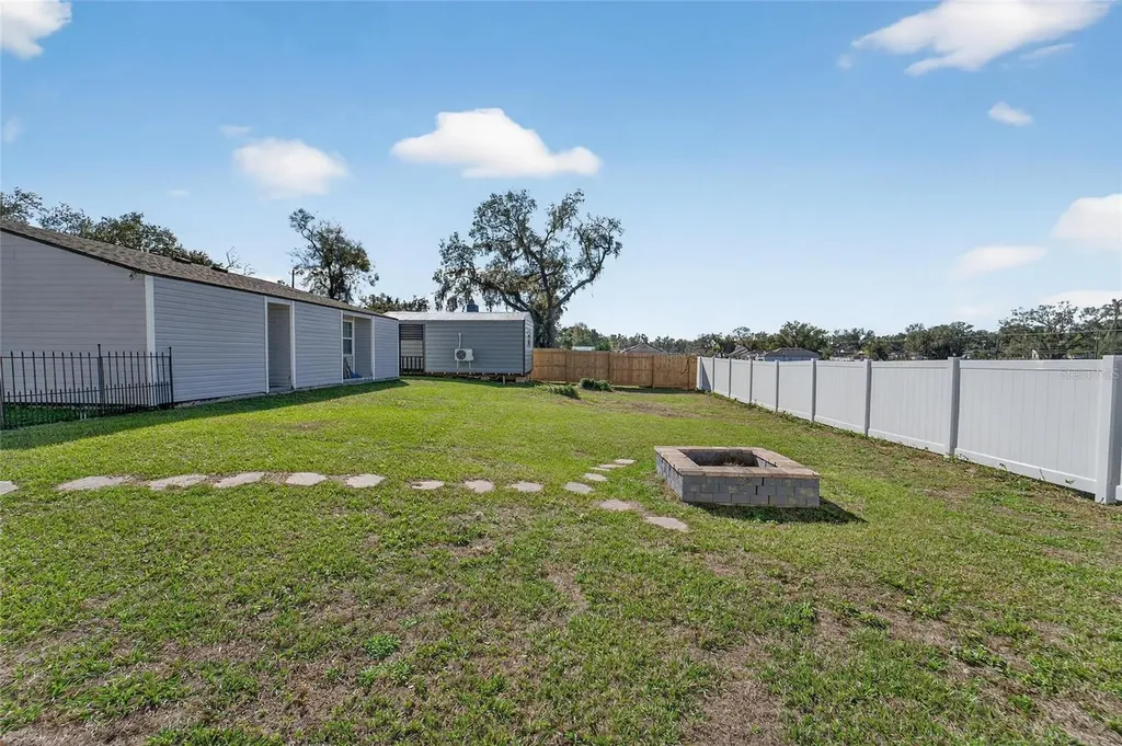 1009 Lenna Avenue Seffner FL 33584