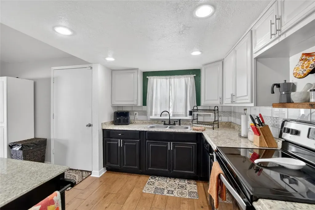 1009 Lenna Avenue Seffner FL 33584