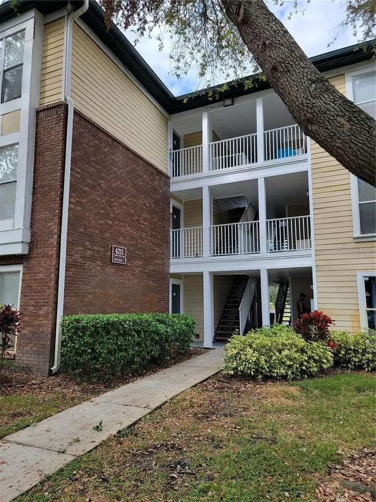 4211 Chatham Oak Court Tampa FL 33624