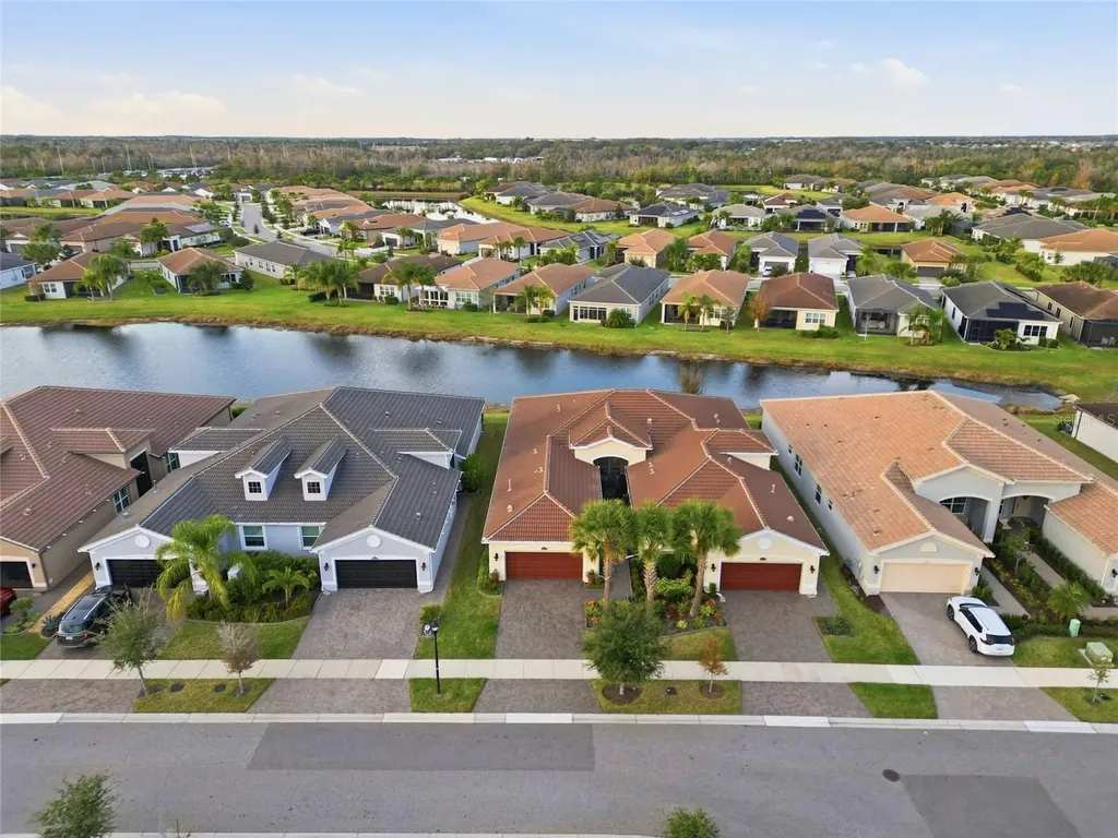 4717 Avila Lakes Drive Wimauma FL 33598