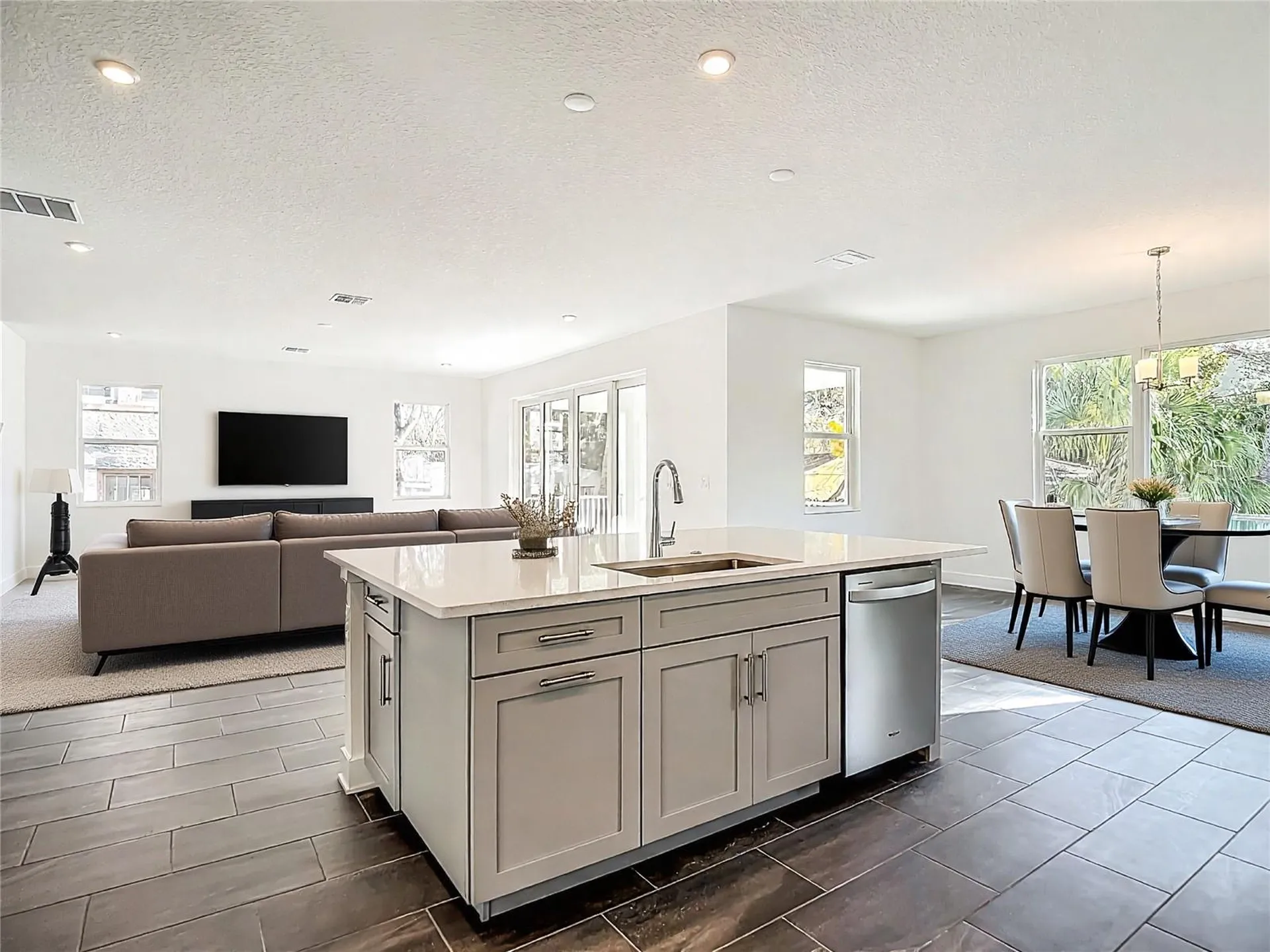 410 S West Shore Boulevard Tampa FL 33609
