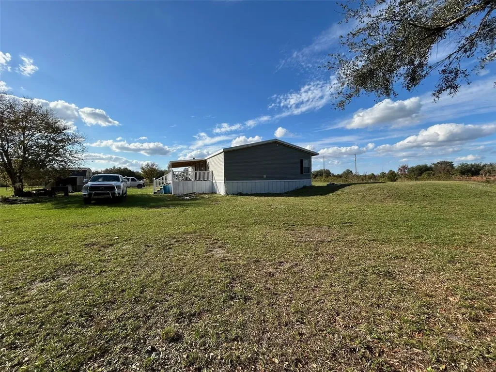 20736 NW 274th Street Okeechobee FL 34972