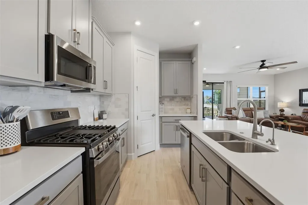 11104 Devonbridge Drive Palmetto FL 34221