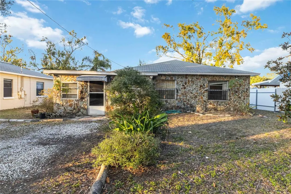 2529 W Crest Avenue Tampa FL 33614