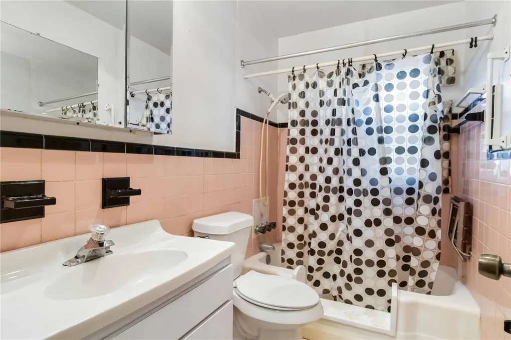 2529 W Crest Avenue Tampa FL 33614