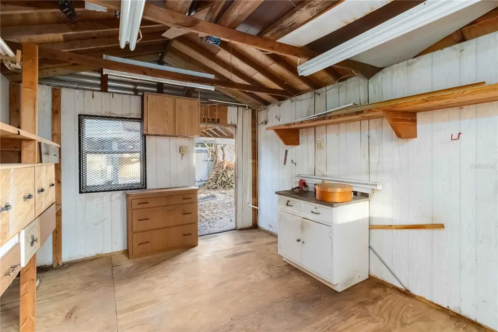 2529 W Crest Avenue Tampa FL 33614