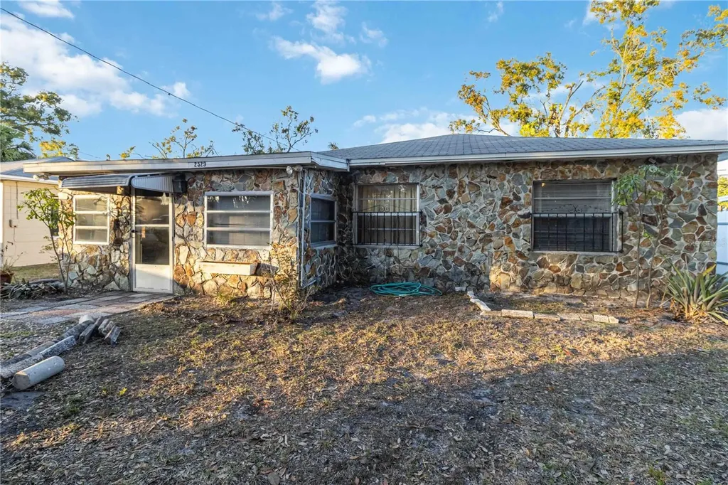 2529 W Crest Avenue Tampa FL 33614