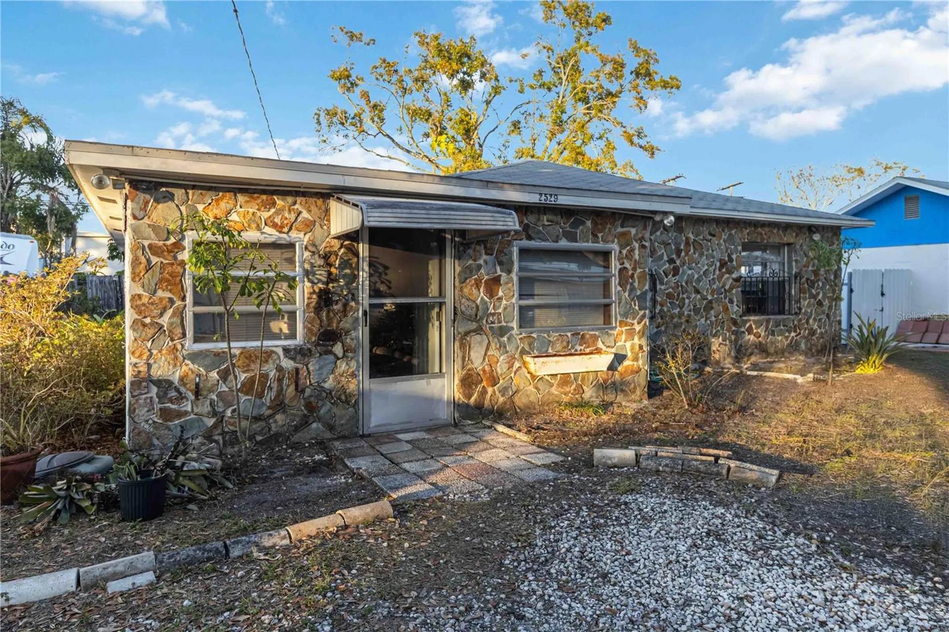 2529 W Crest Avenue Tampa FL 33614