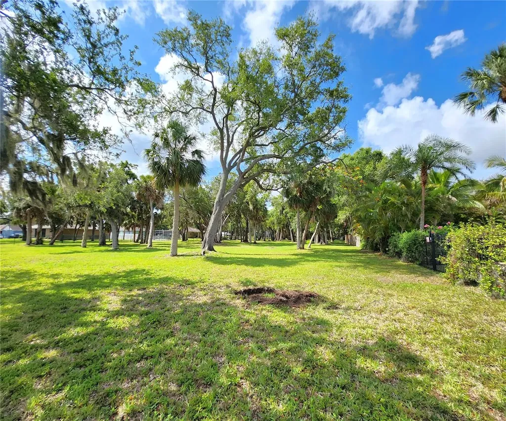 102 17th Street NE Bradenton FL 34208