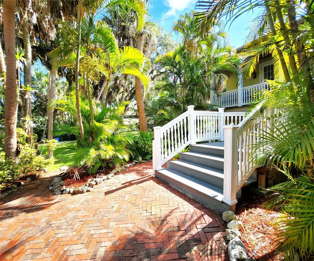102 17th Street NE Bradenton FL 34208