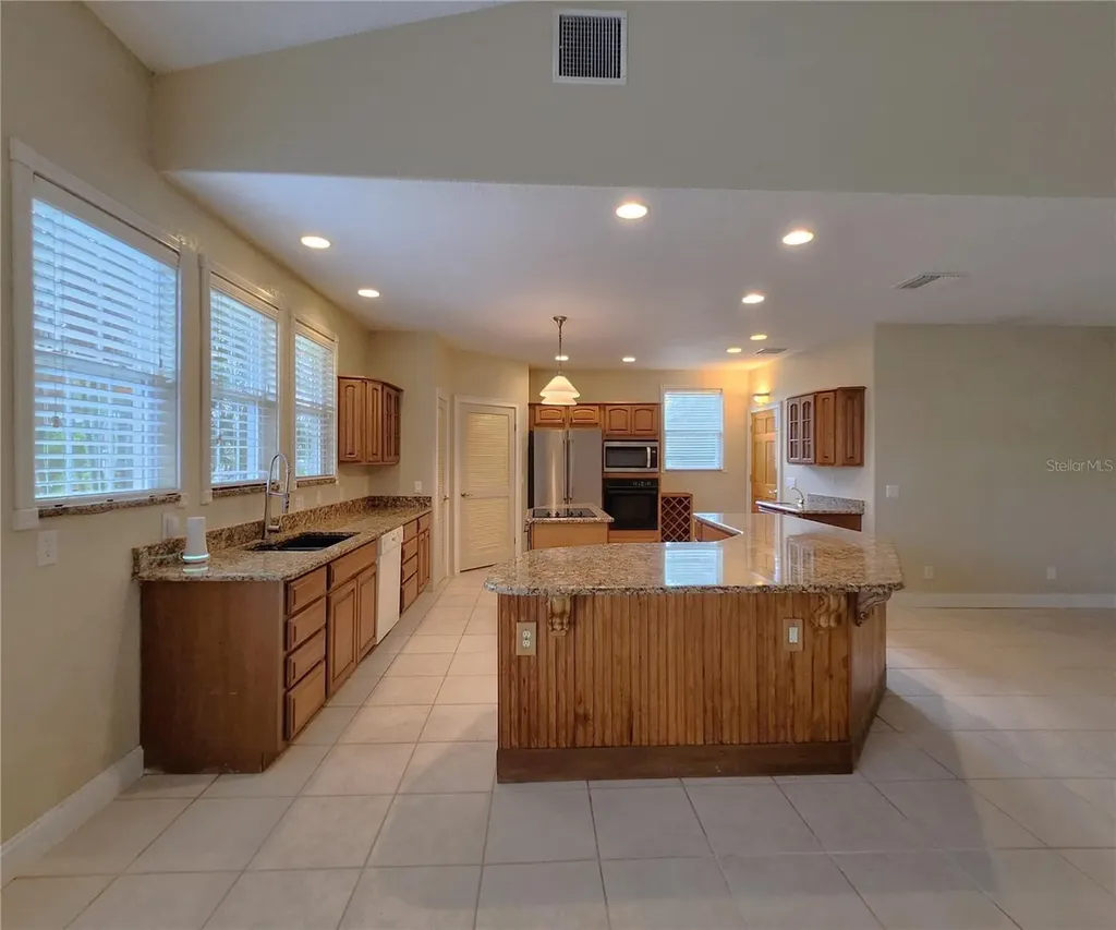 102 17th Street NE Bradenton FL 34208