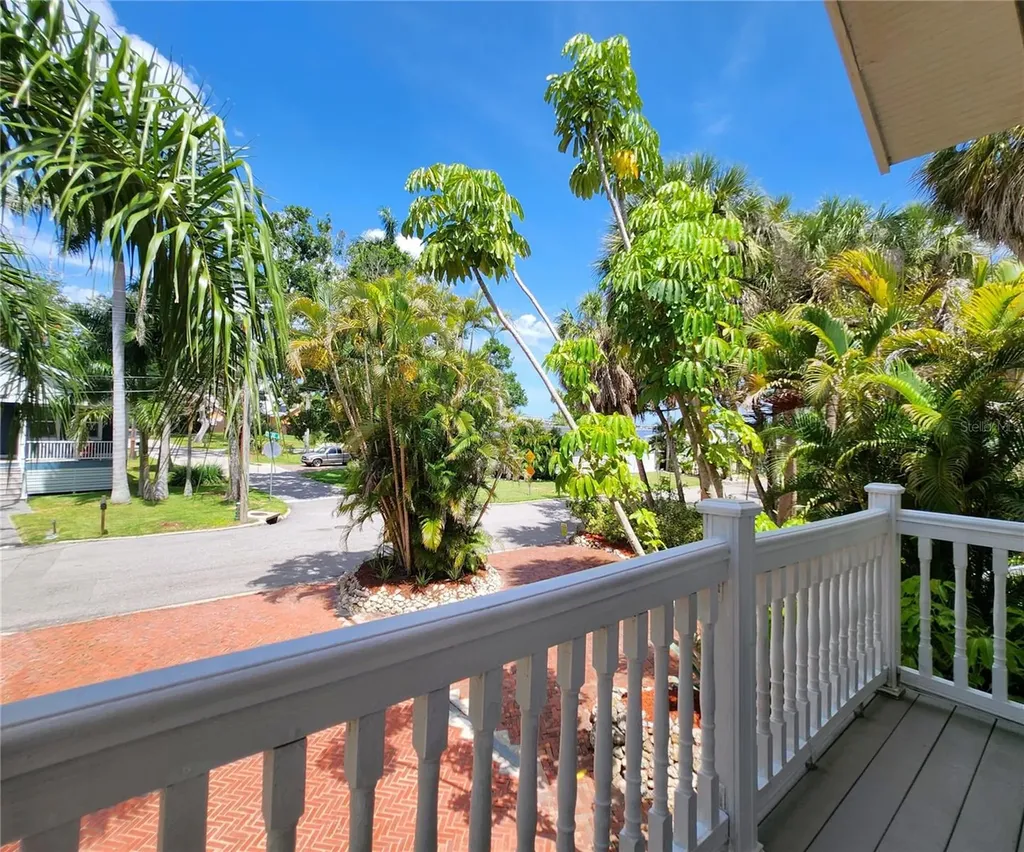 102 17th Street NE Bradenton FL 34208