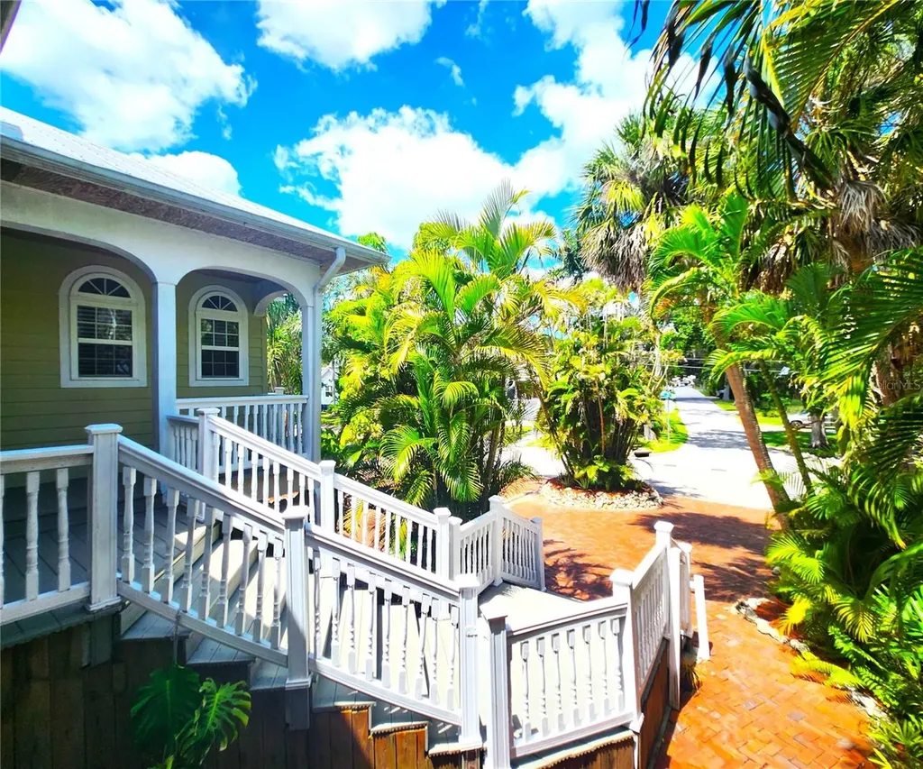 102 17th Street NE Bradenton FL 34208