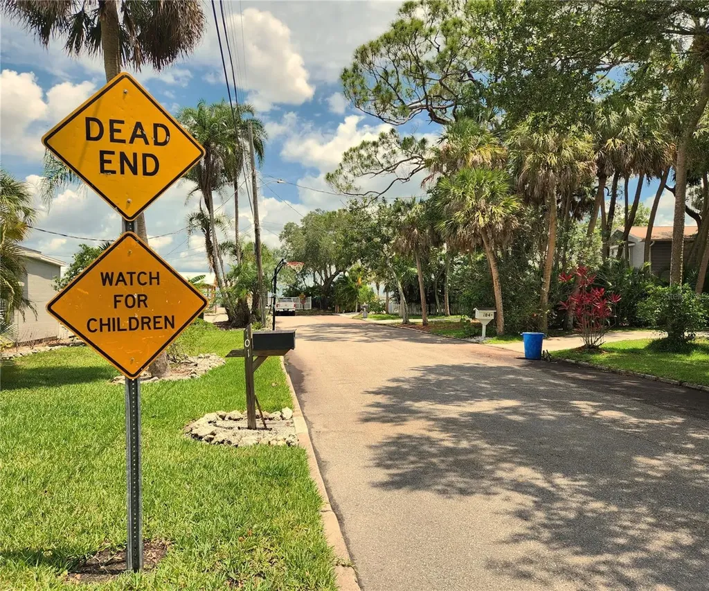 102 17th Street NE Bradenton FL 34208