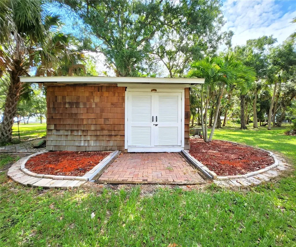 102 17th Street NE Bradenton FL 34208