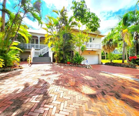 102 17th Street NE Bradenton FL 34208