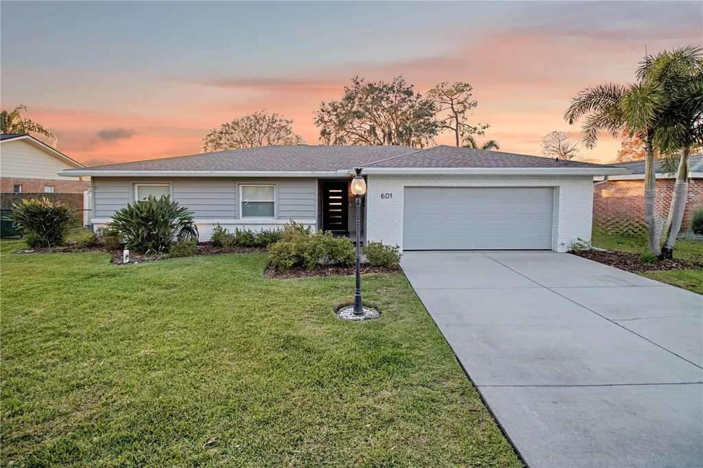 601 Lake Pansy Drive NW Winter Haven FL 33881