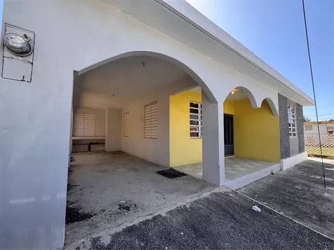 737(M-33), 3 Street Llanos Del Sur Ponce PR 00730