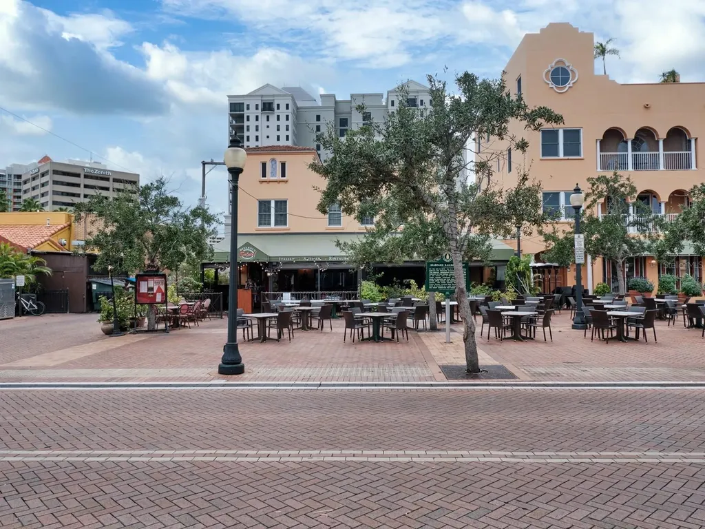 516 Laurel Park Drive Sarasota FL 34236