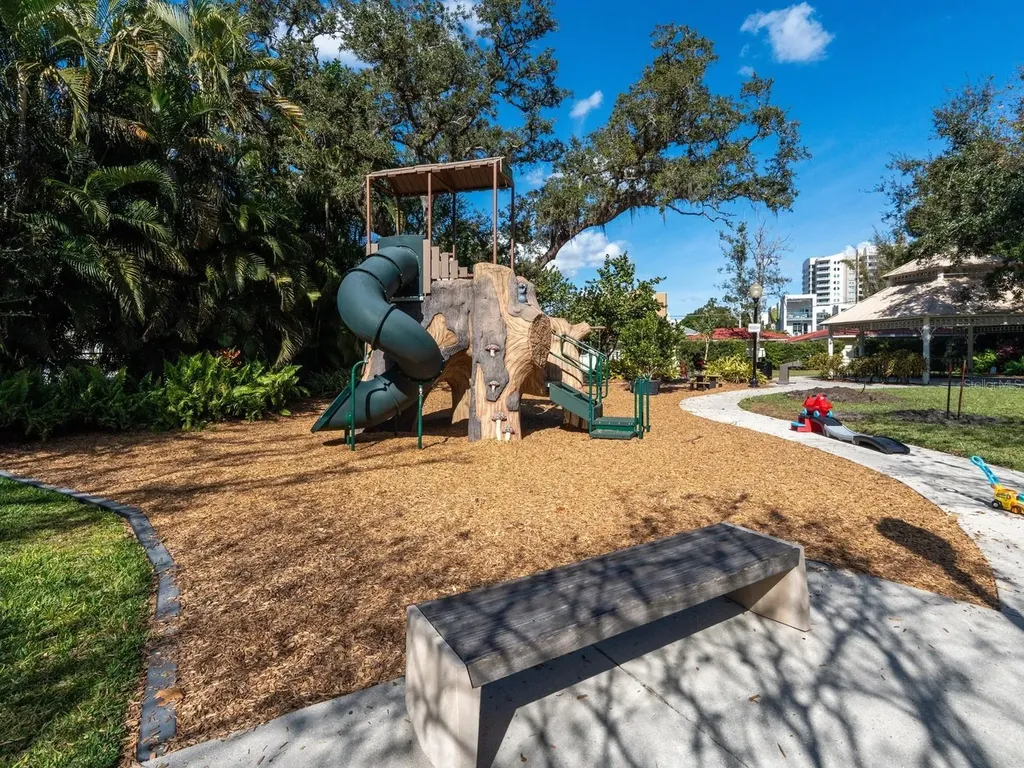 516 Laurel Park Drive Sarasota FL 34236