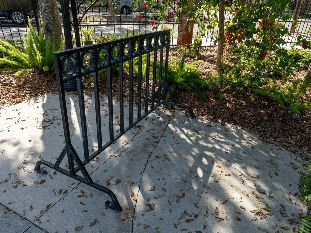 516 Laurel Park Drive Sarasota FL 34236