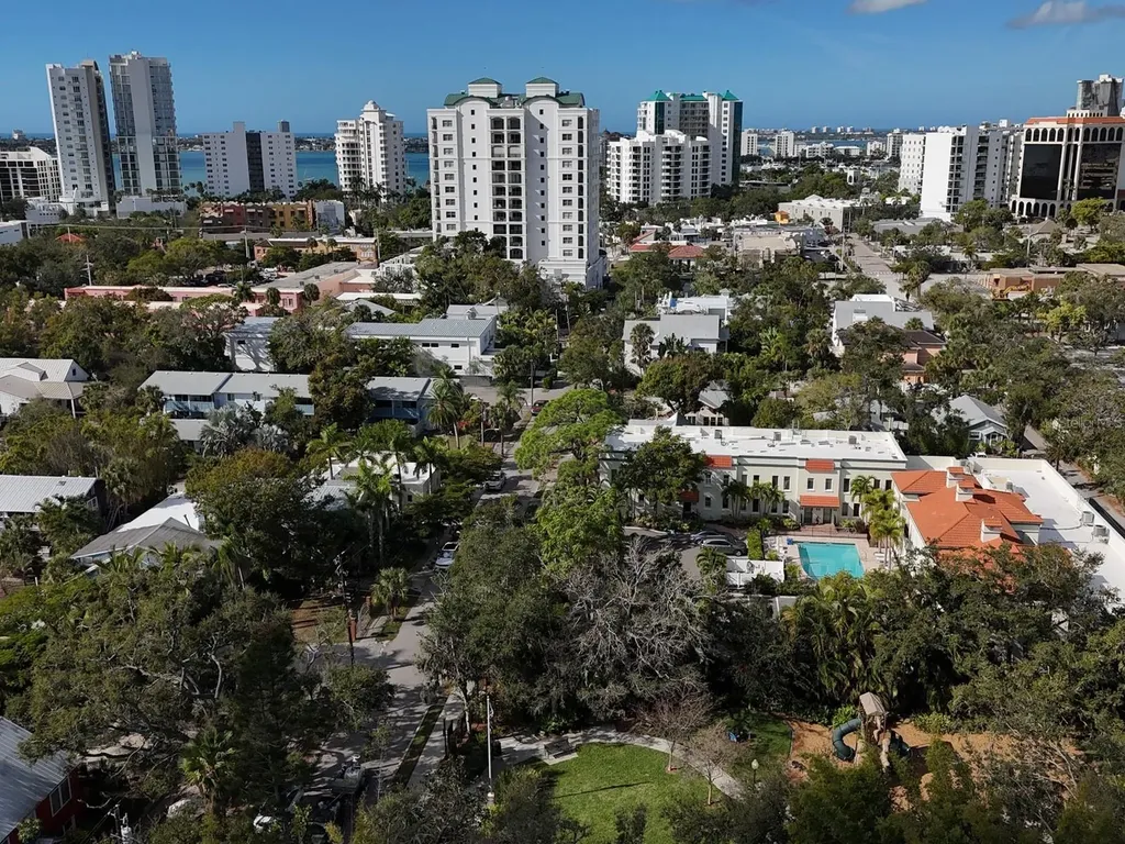516 Laurel Park Drive Sarasota FL 34236