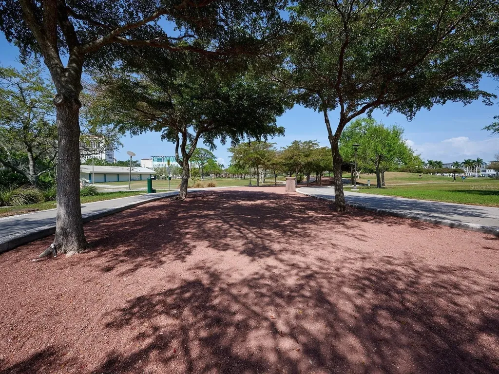 516 Laurel Park Drive Sarasota FL 34236