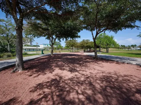 516 Laurel Park Drive Sarasota FL 34236