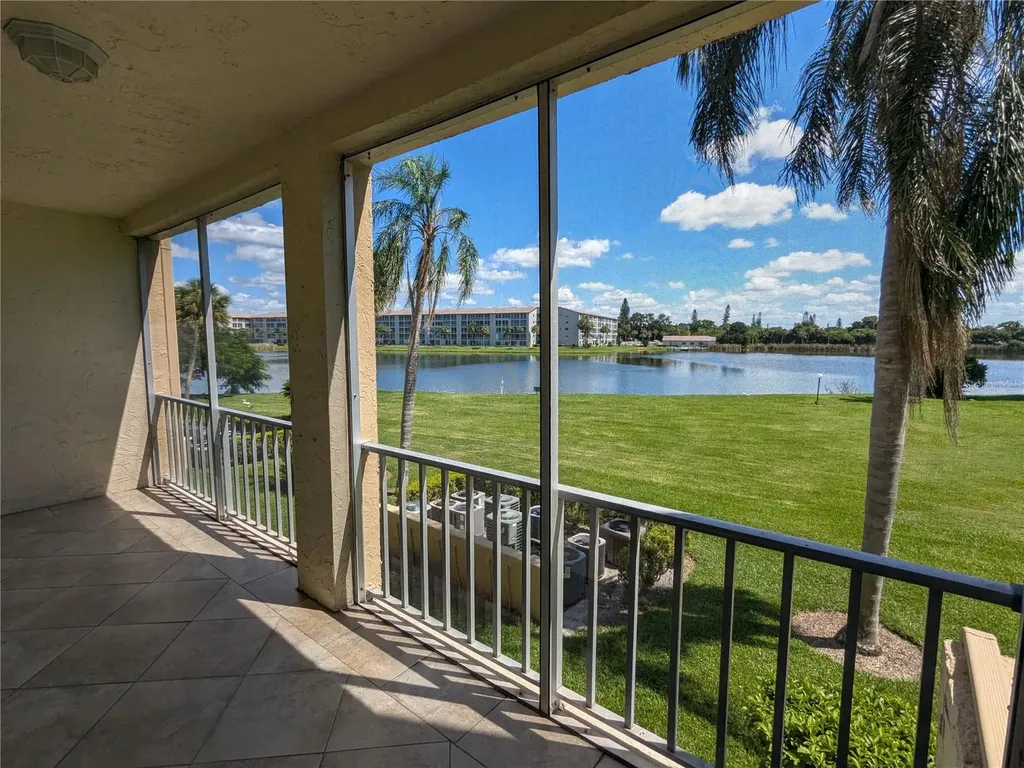 3739 Lake Bayshore Drive Bradenton FL 34205