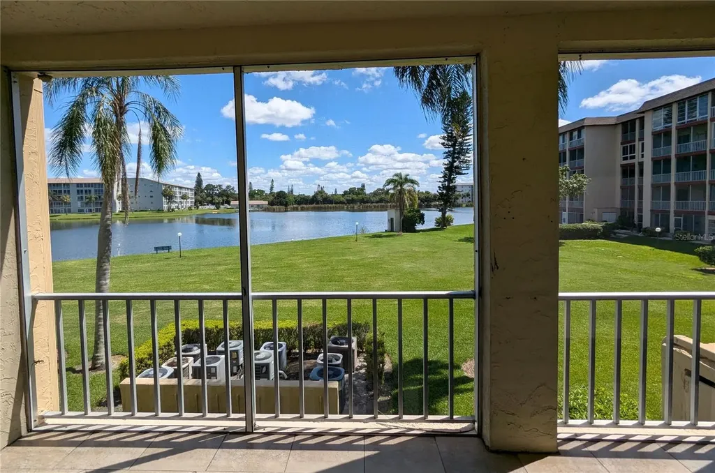 3739 Lake Bayshore Drive Bradenton FL 34205