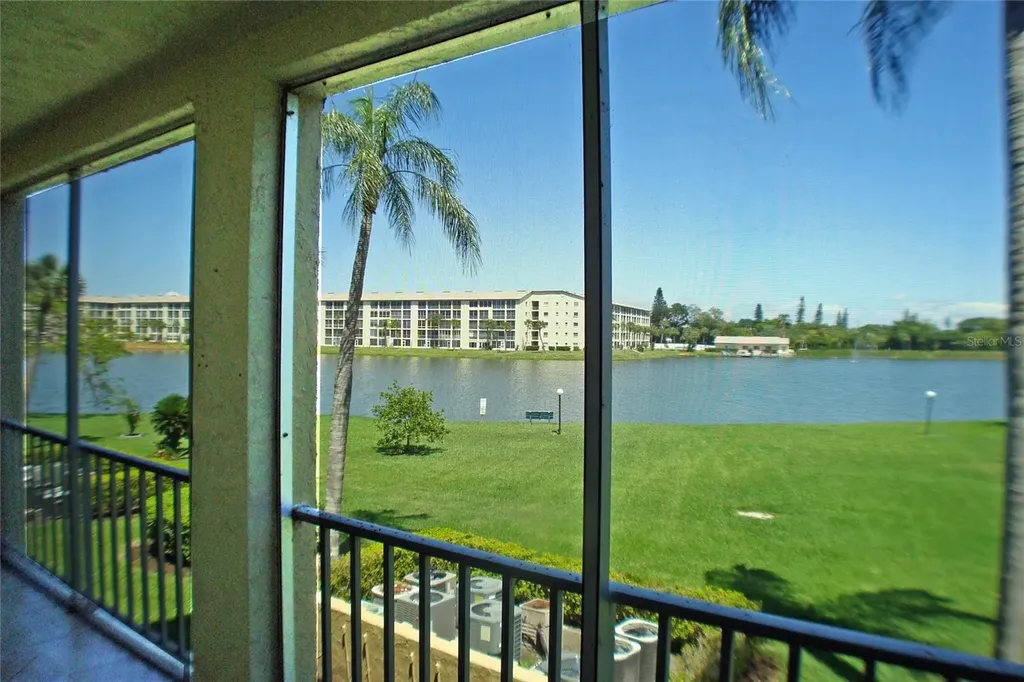 3739 Lake Bayshore Drive Bradenton FL 34205