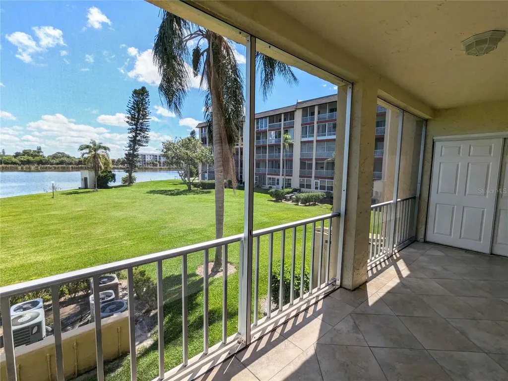 3739 Lake Bayshore Drive Bradenton FL 34205