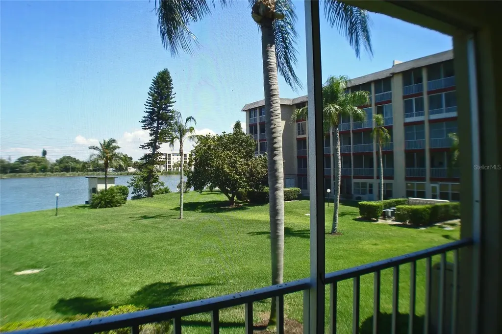 3739 Lake Bayshore Drive Bradenton FL 34205