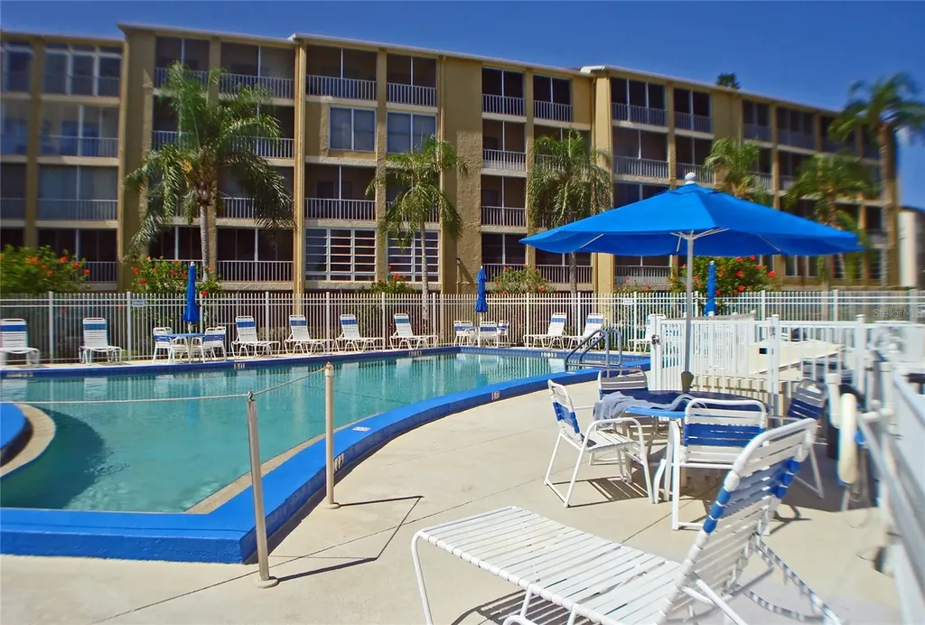 3739 Lake Bayshore Drive Bradenton FL 34205