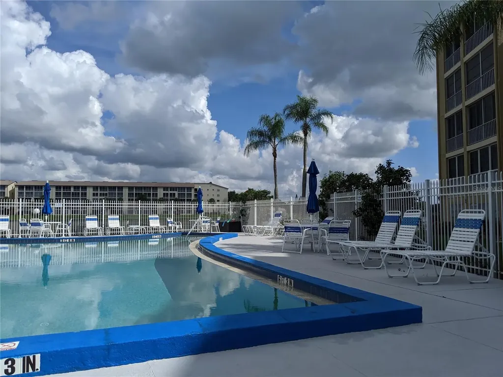 3739 Lake Bayshore Drive Bradenton FL 34205
