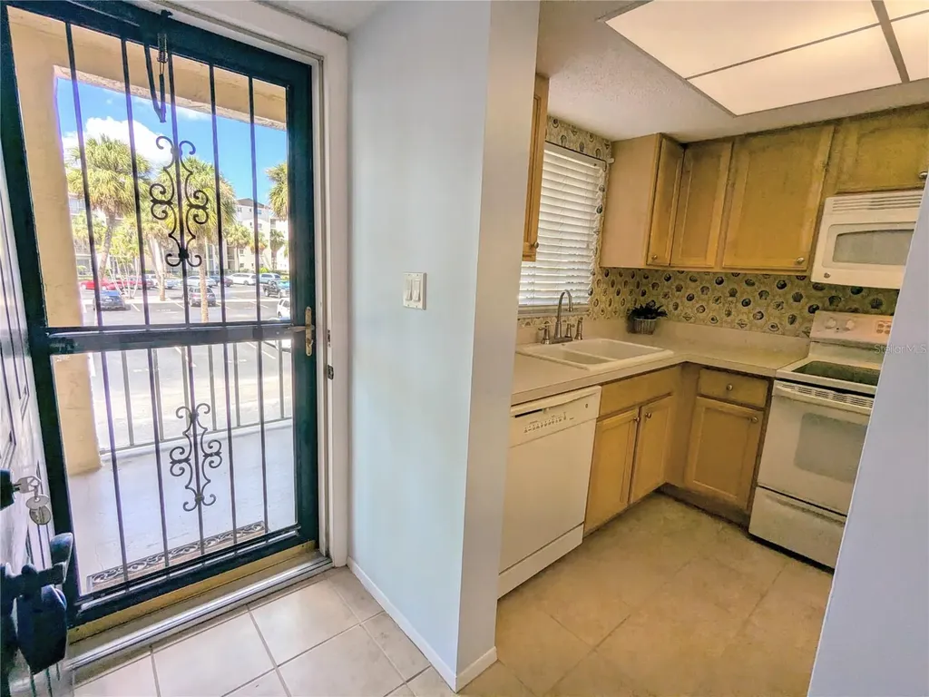 3739 Lake Bayshore Drive Bradenton FL 34205