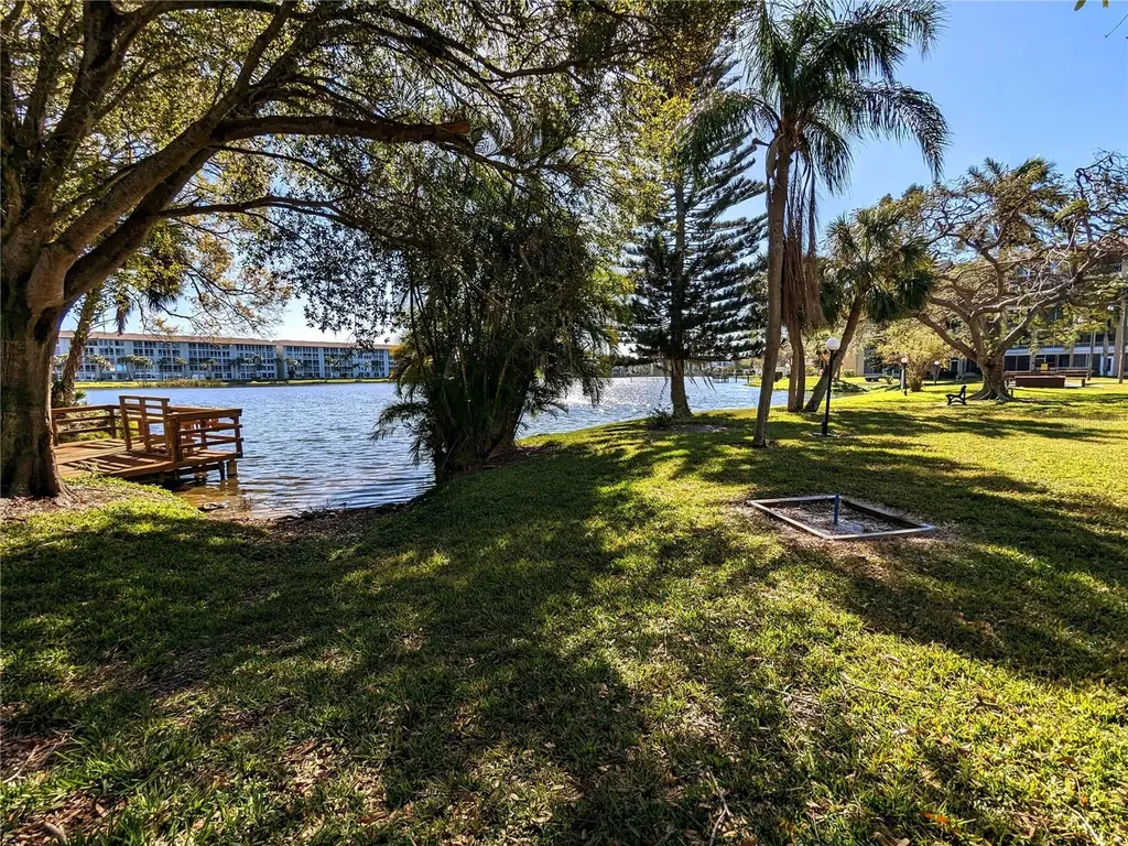 3739 Lake Bayshore Drive Bradenton FL 34205