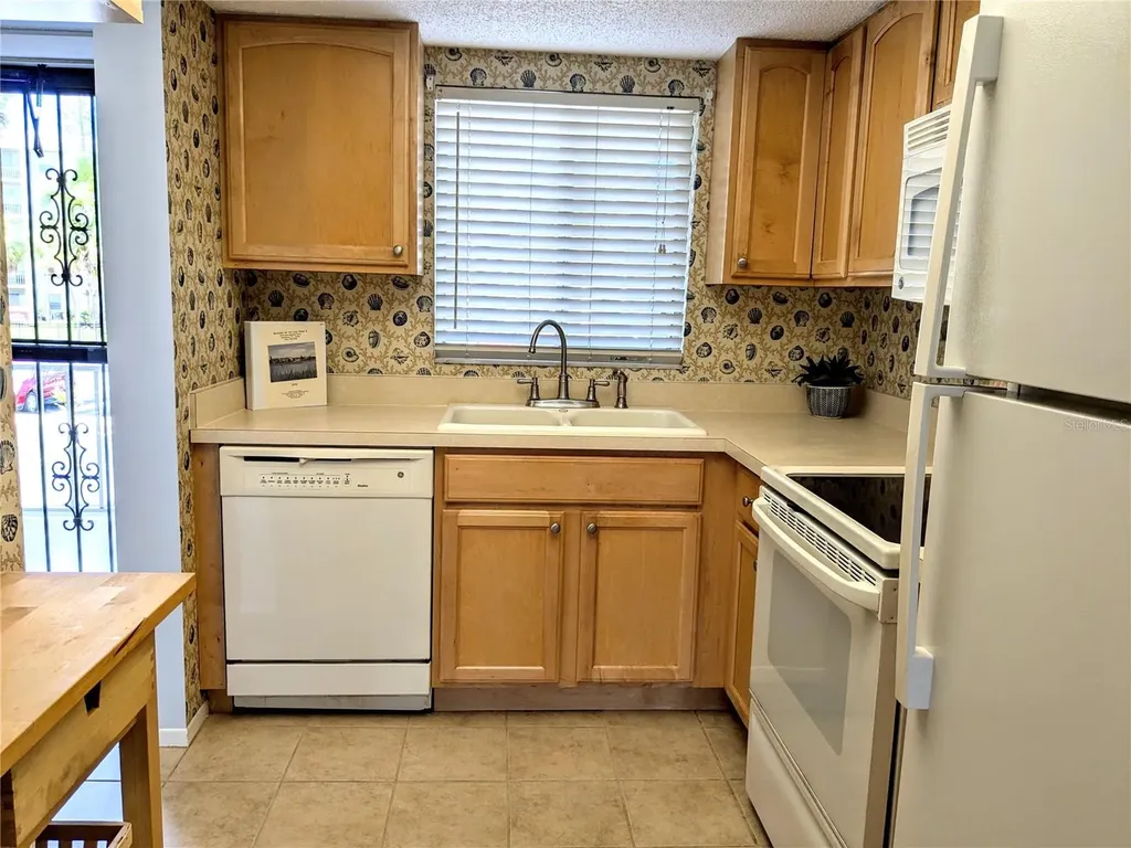 3739 Lake Bayshore Drive Bradenton FL 34205