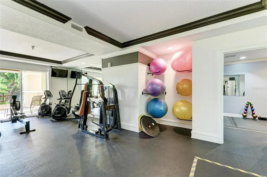 1064 N Tamiami Trail Sarasota FL 34236