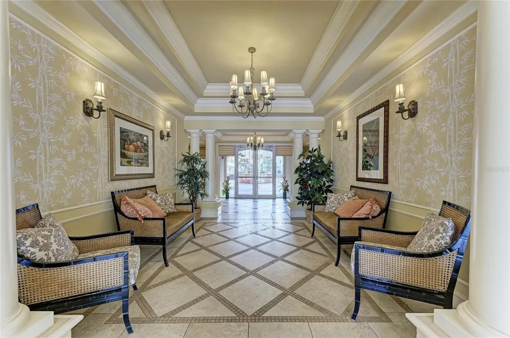 1064 N Tamiami Trail Sarasota FL 34236