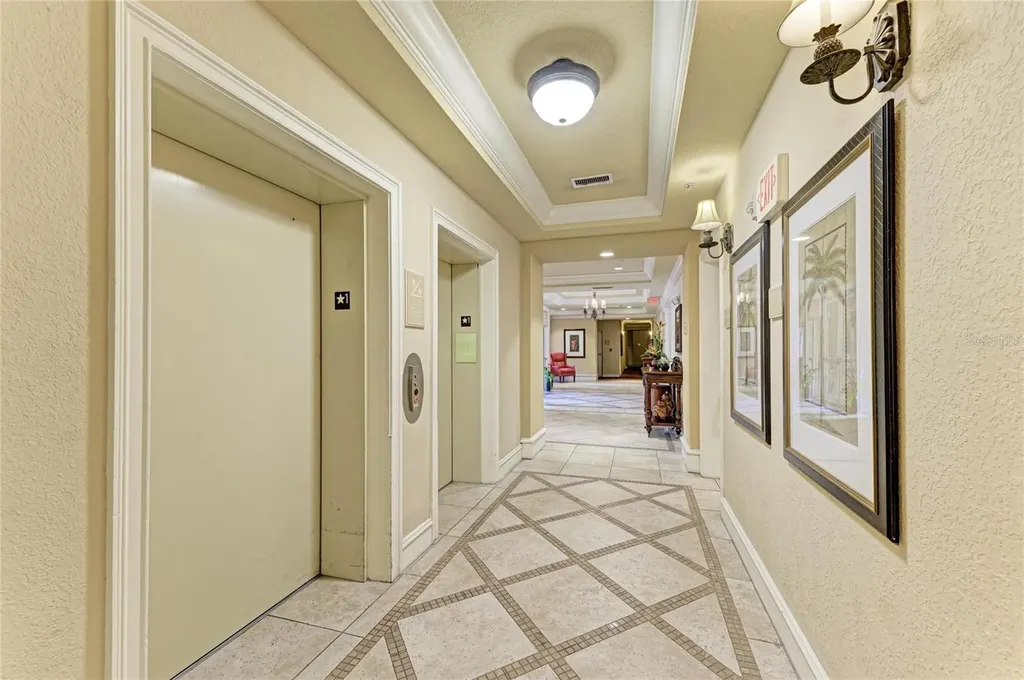 1064 N Tamiami Trail Sarasota FL 34236
