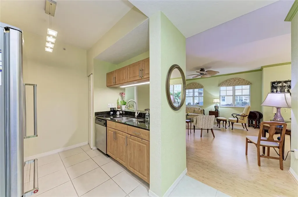 1064 N Tamiami Trail Sarasota FL 34236