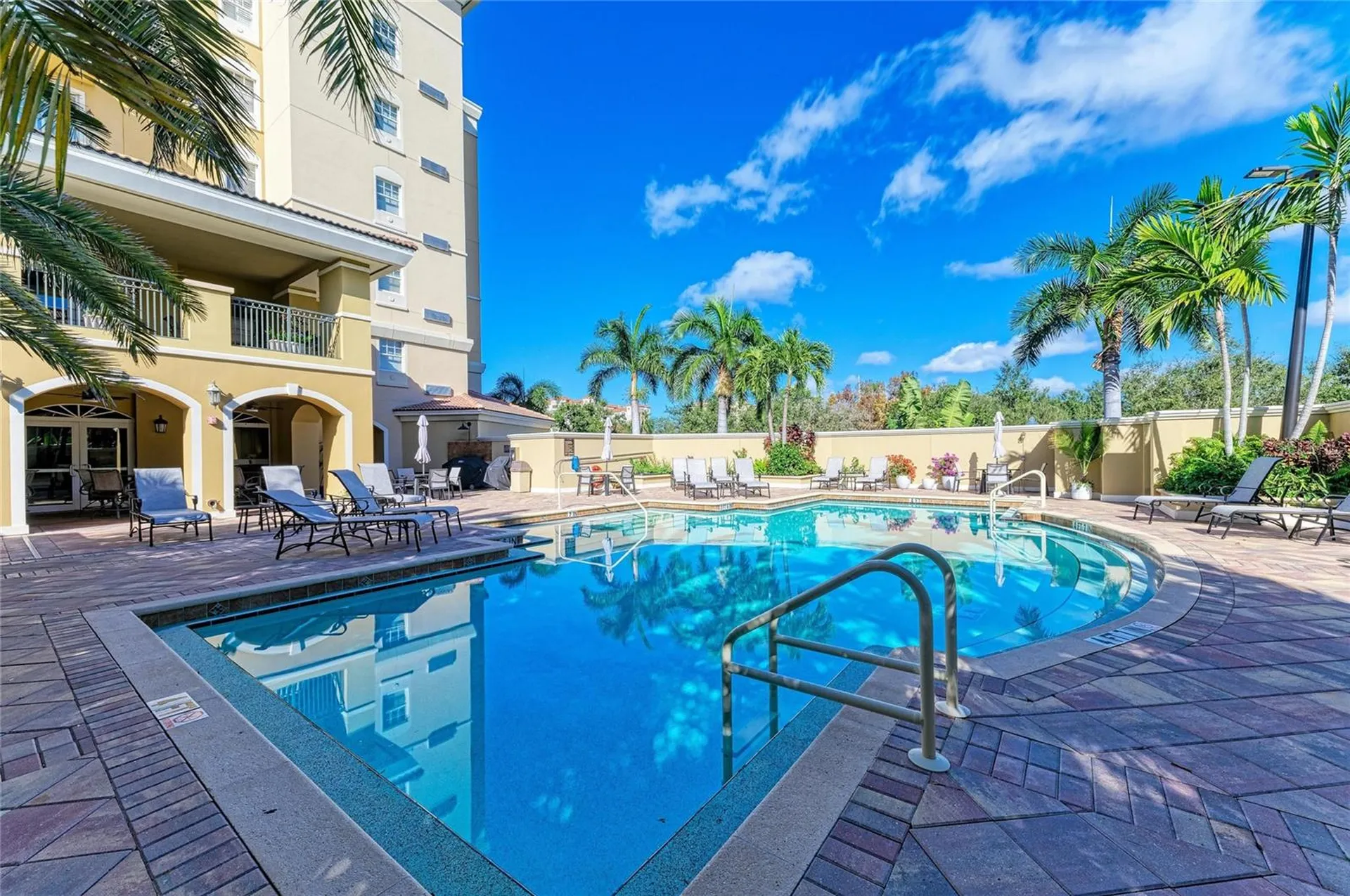 1064 N Tamiami Trail Sarasota FL 34236