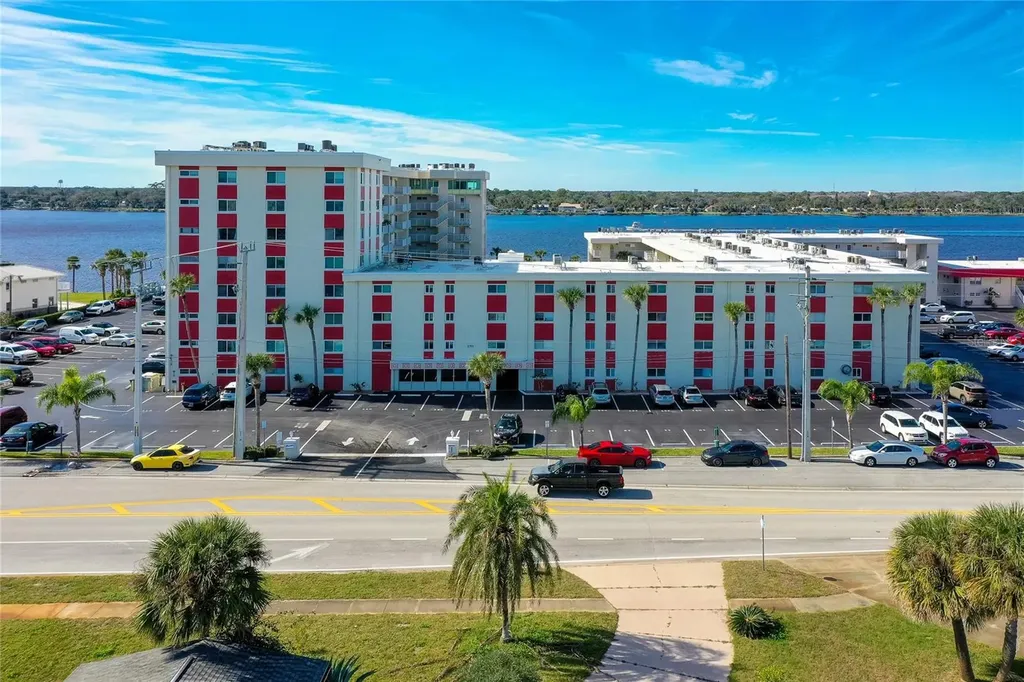 2711 N Halifax Avenue Daytona Beach FL 32118